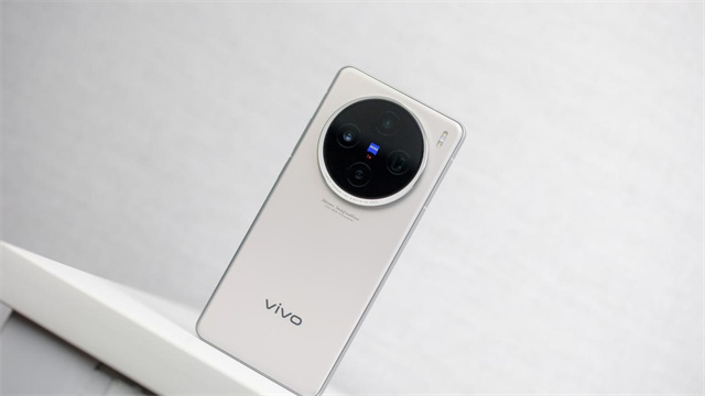 你想要的直屏设计和强大性能都有了vivo X100s评测